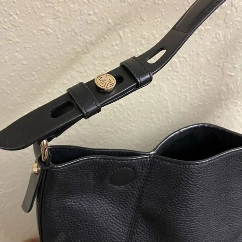 Michael Kors $278‎ Lucy Black Pebbled Leather Medium Hobo Shoulder Bag Magnetic
